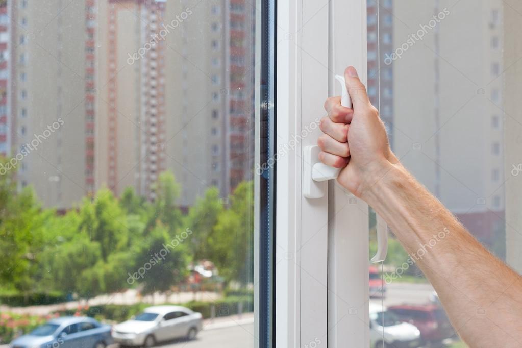 Zanzariera installata su portafinestra di un appartamento